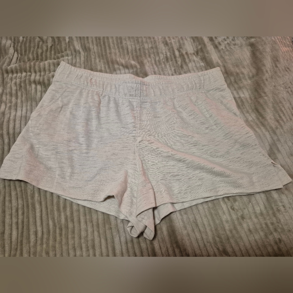 Universal Thread Cream Shorts